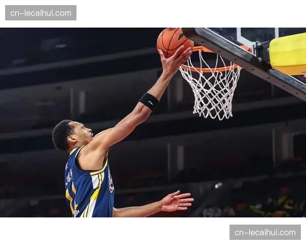 广东队外援依赖度过高,奎因萨姆纳组合需提升外线投射威胁 广东队外援依赖度过高,奎因萨姆纳组合需提升外线投射威胁